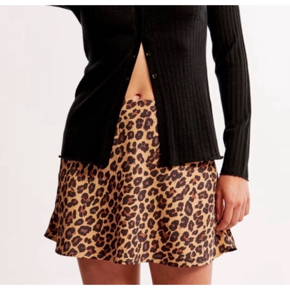 Abercrombie & Fitch NWT Mid Rise Leopard Pattern Mini Skort Size Small